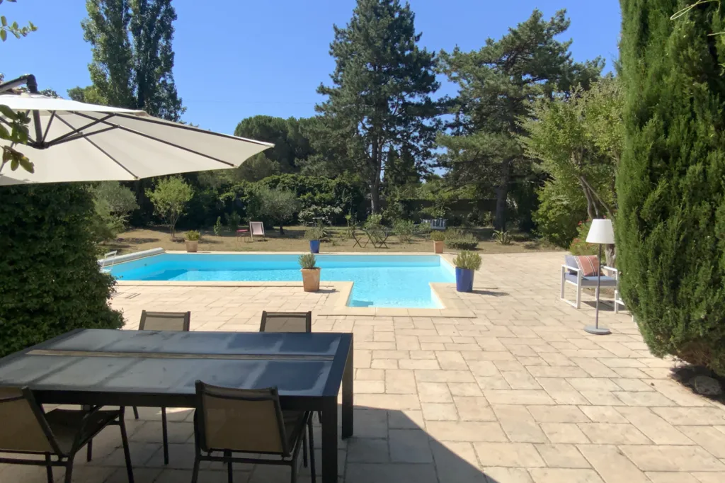 Piscine - Maison avec Piscine et Vue Jardin à Uzès