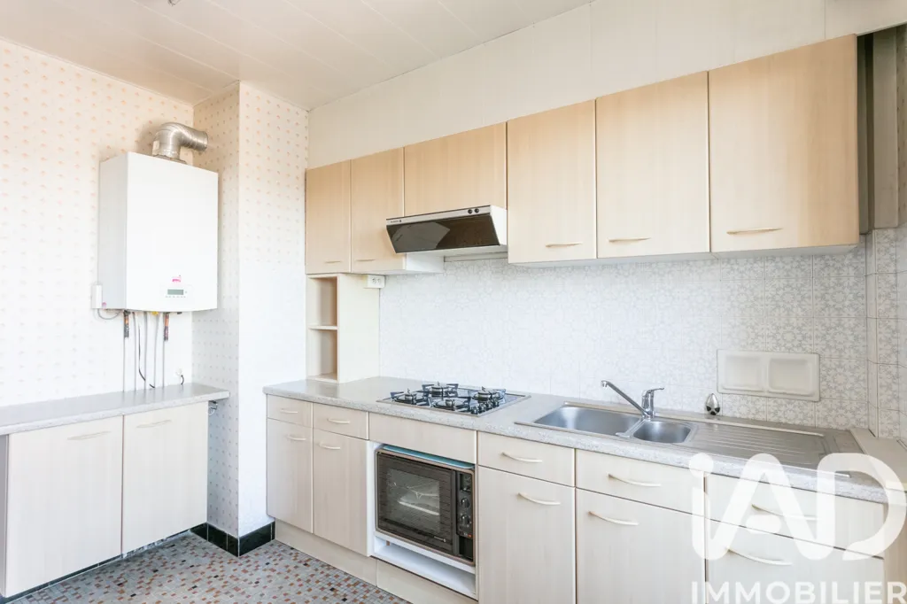 Köök - 3-Bed Apartment with Balcony near Brive Gare