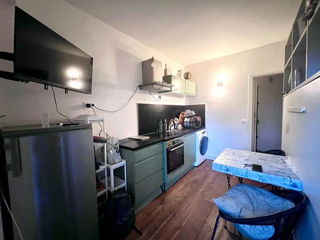 Cuisine - Studio avec Jardin de Copropriété à Suresnes