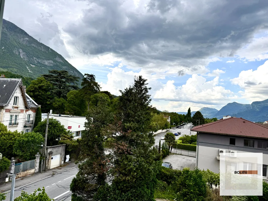 Rõdu - Charming 3-Bed Flat with Vercors View in Historic Building