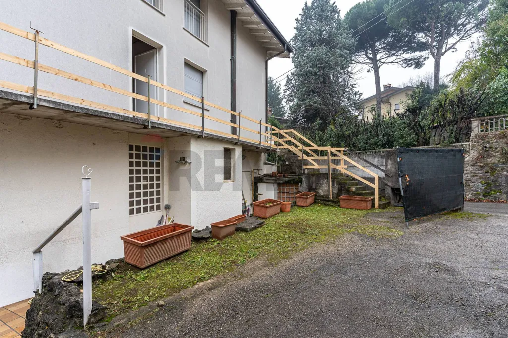 Välivaade - Spacious Apartment with Terrace in Inverigo