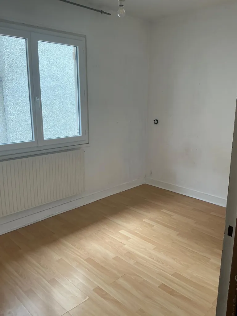 Pièces - Maison avec Sous-Sol Aménageable à Vierzon