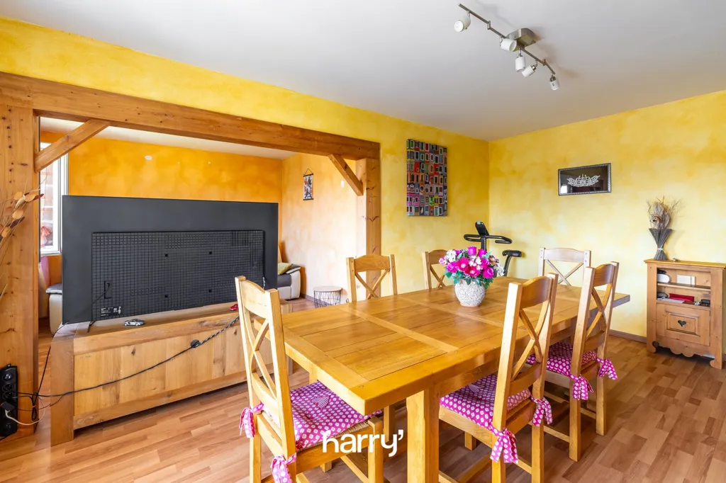 Söögituba - 3/4-Bed Apartment with Balcony in Pontarlier