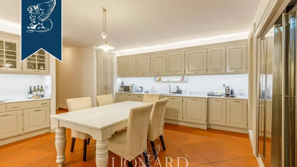 Kitchen - Historic Attico with Decorated Facade in Florence