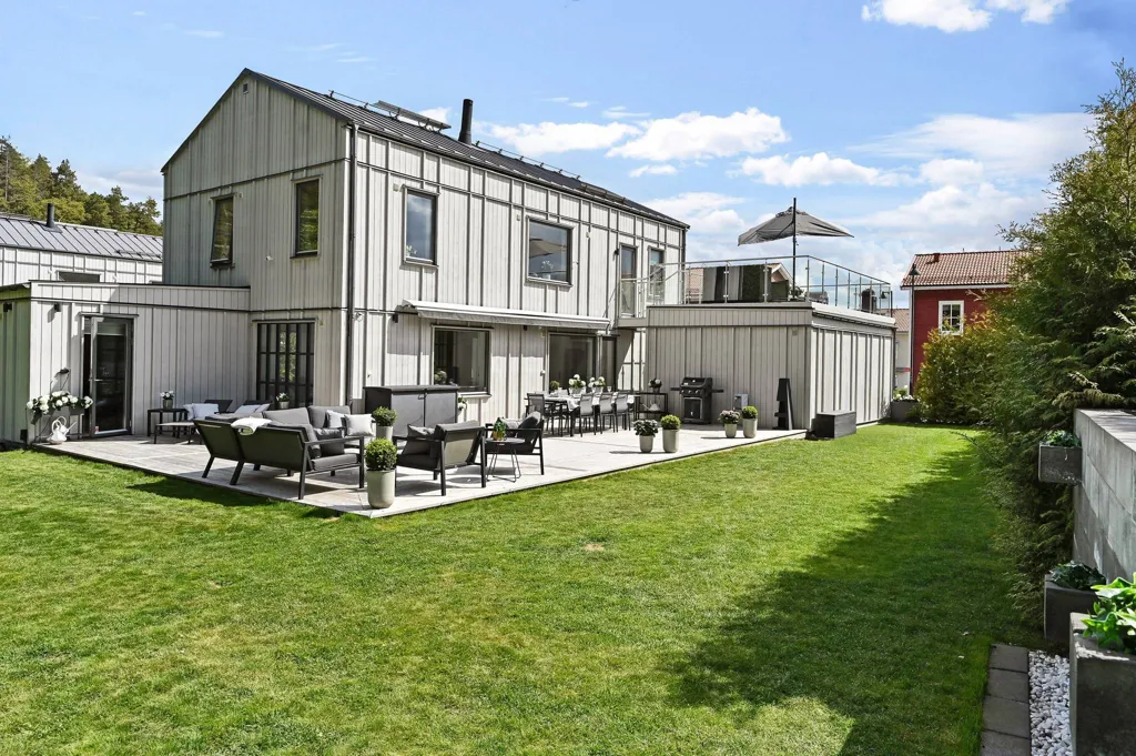 6-toaline maja asukohas Ekerö kommun