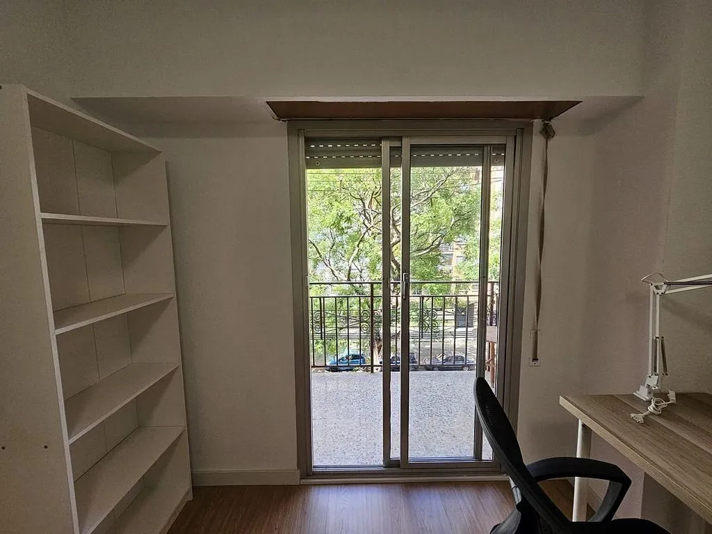Bureau - Fully Renovated Student Flat in Valencia