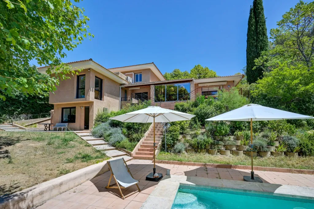 Piscine - Maison Luxueuse avec Vue Panoramique à Aix-en-Provence