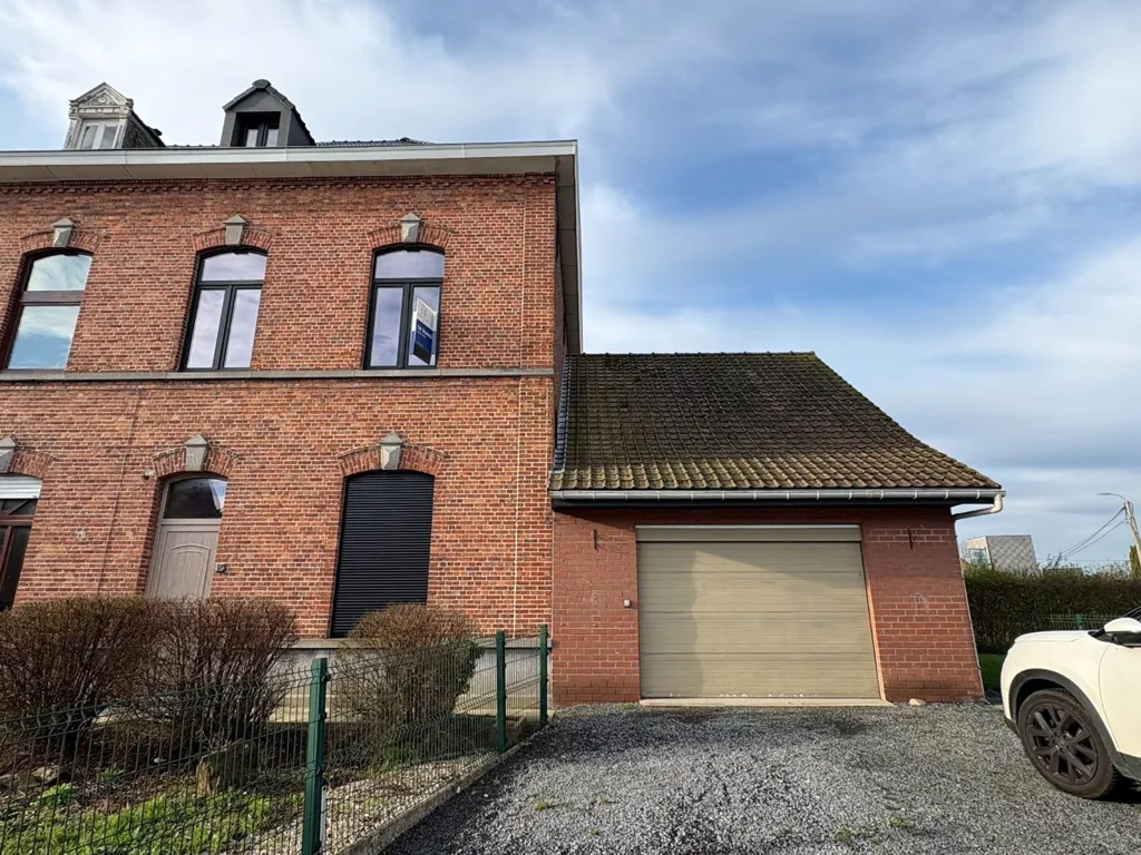 Välivaade - Half-open House with Garden in Kooigem