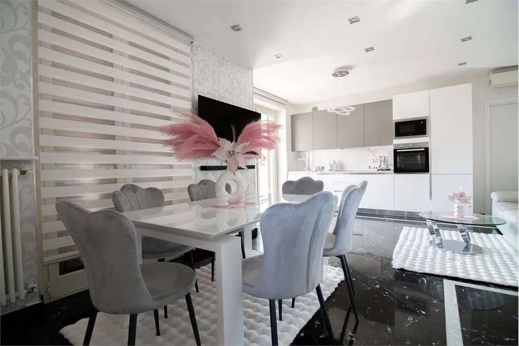 Dining Room - Luxury Villa with Private Garden in Boltiere