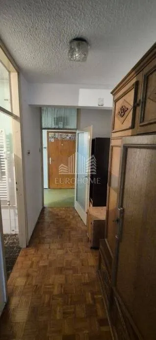 Entrée - Apartment with Central Heating in Sesvete, Zagreb