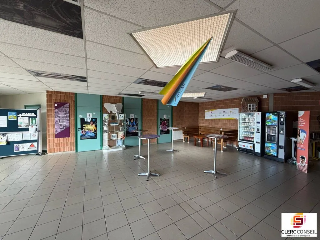 Pièces - Bureaux Mixtes dans le Centre de Mont-Saint-Aignan