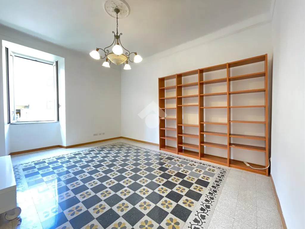 Stanze - Elegant 4-Bedroom Apartment in Trieste, Rome