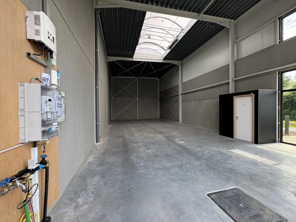 Garage - Unité Commerciale Moderne à Zwevezele