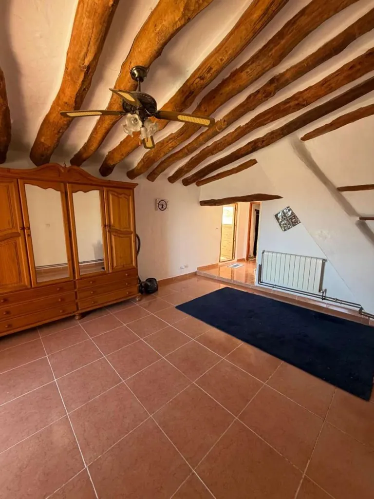 Pièces - 3-Bedroom House with Mountain Views in Oria