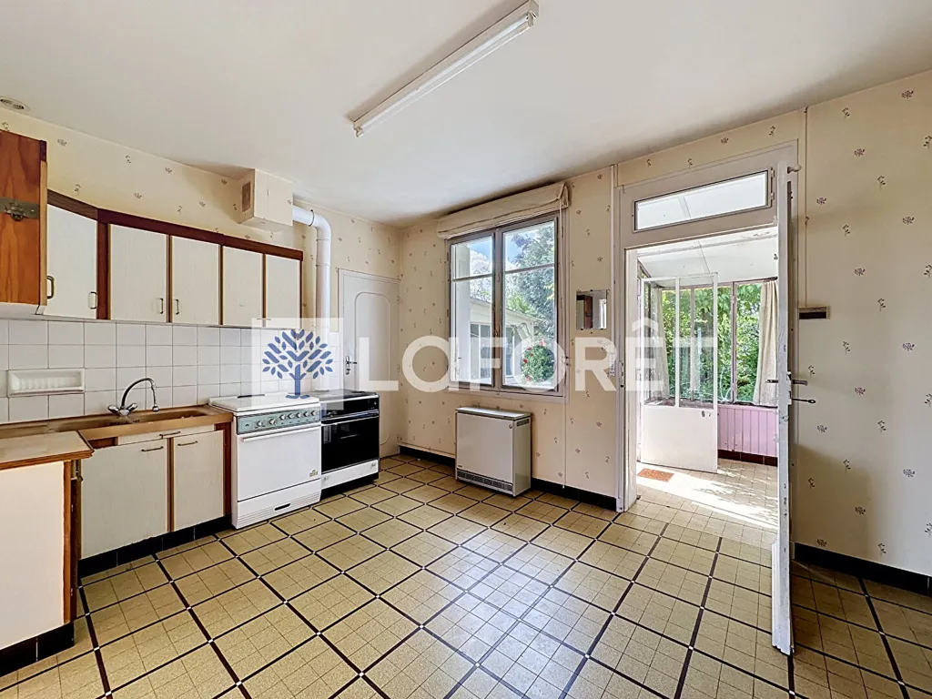 Köök - Four-Bedroom House with Garden in Thouars