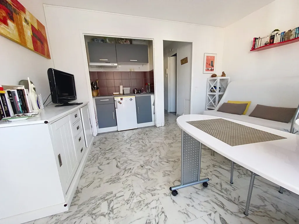 Köök - Studio with Loggia in Le Cannet