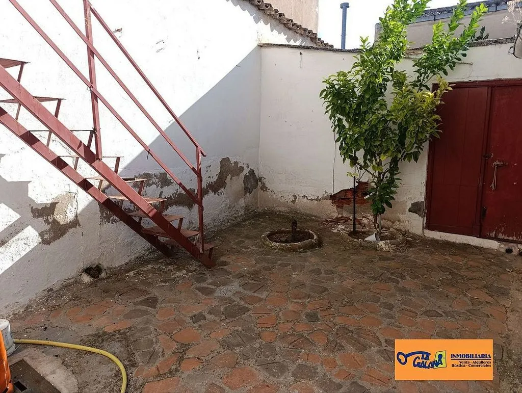 Giardino - Two-Storey House with Terrace in Valdepeñas