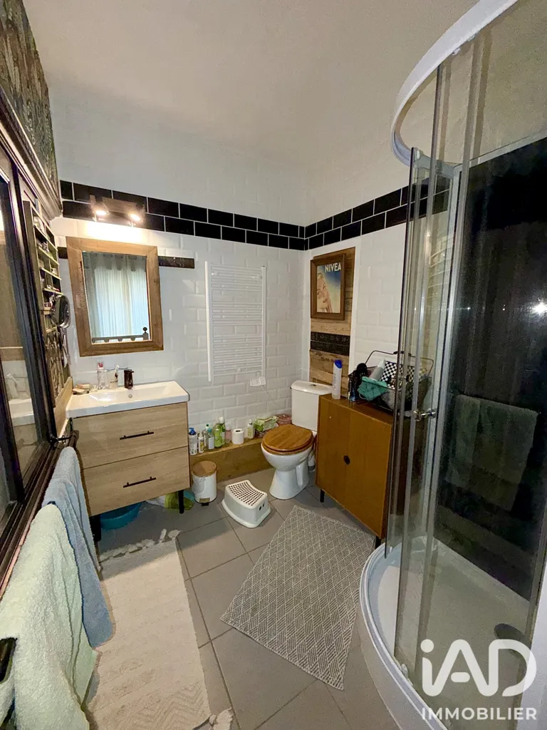 Bagni - Artistic Townhouse with Courtyard in Saint-Savin