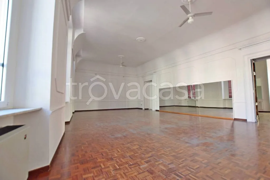 Pièces - Commercial Property with Balcony in Mondovì