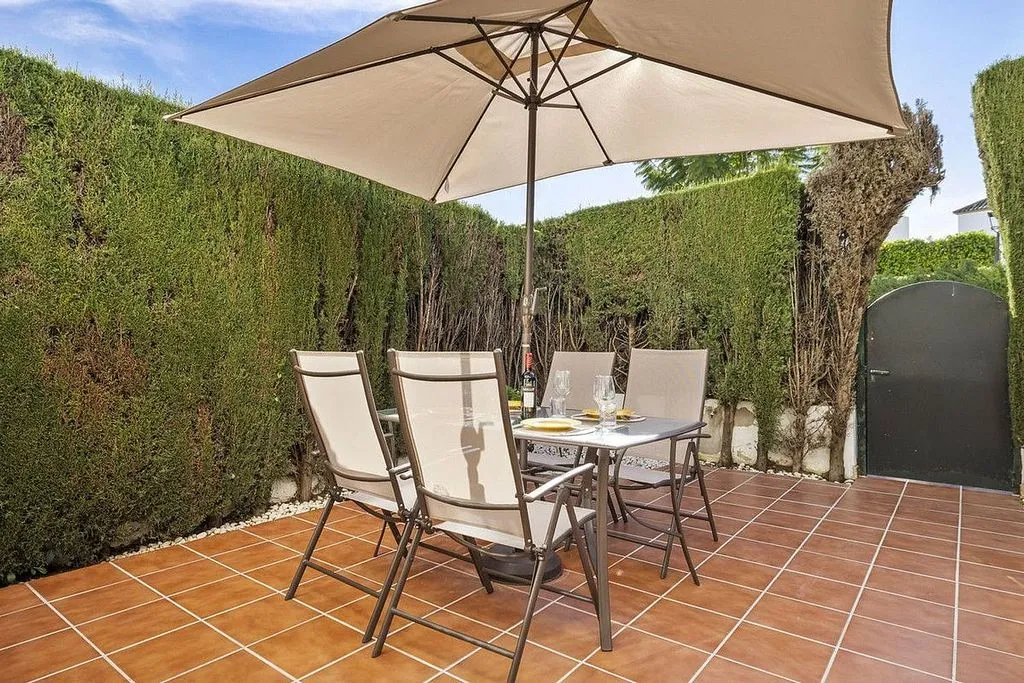 Terrace - Semi-Detached House with Pool in Bel Air