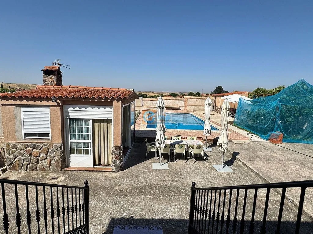 Piscine - Chalet with Pool and Terraces in Palomeque