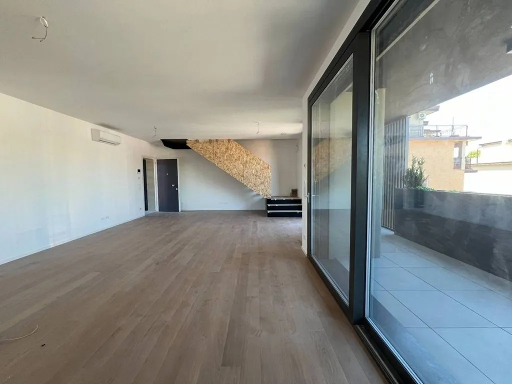Living Room - Luxury Penthouse with Rooftop in Mestre, Venice