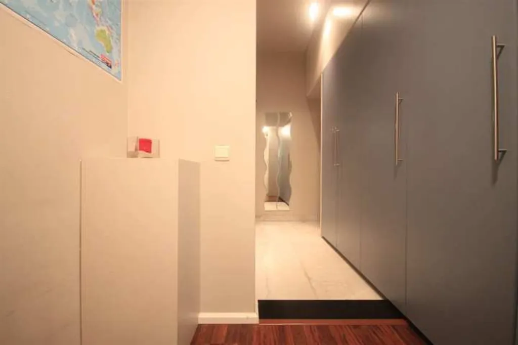 Esik - Furnished Studio with Elevator in Antwerp