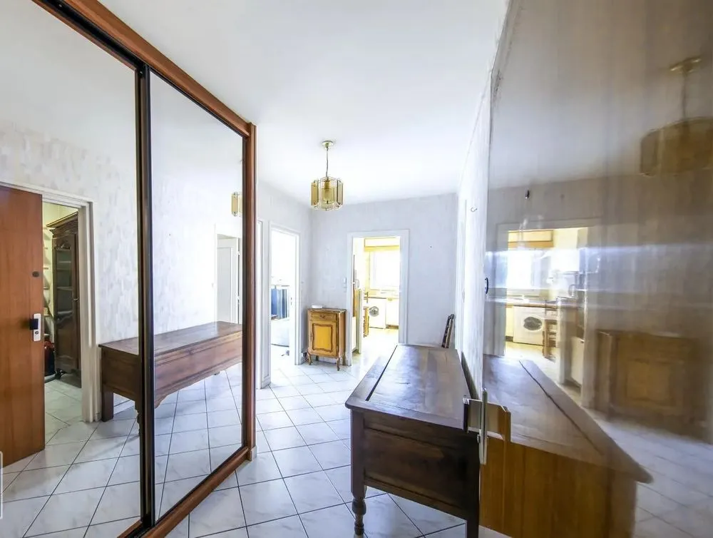 Entrée - Appartement 4 Pièces avec Loggia à Poitiers