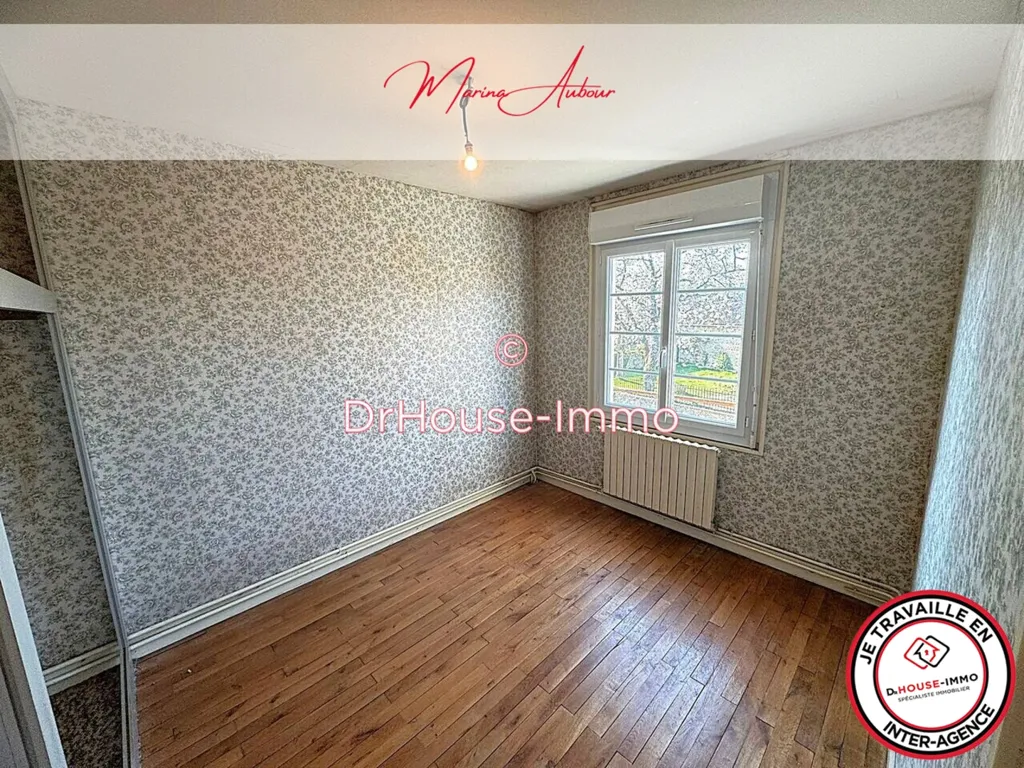 Chambres - Maison avec Dépendances à Vouillé