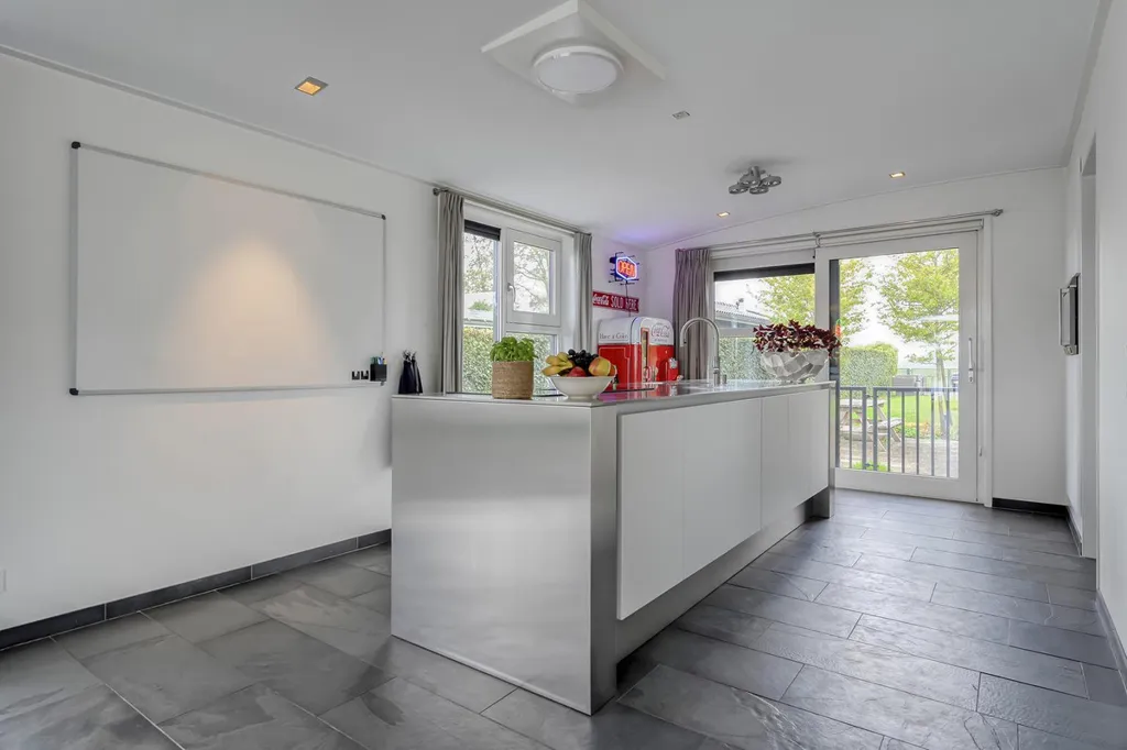 Esik - Floating House with Private Dock in IJsselmuiden