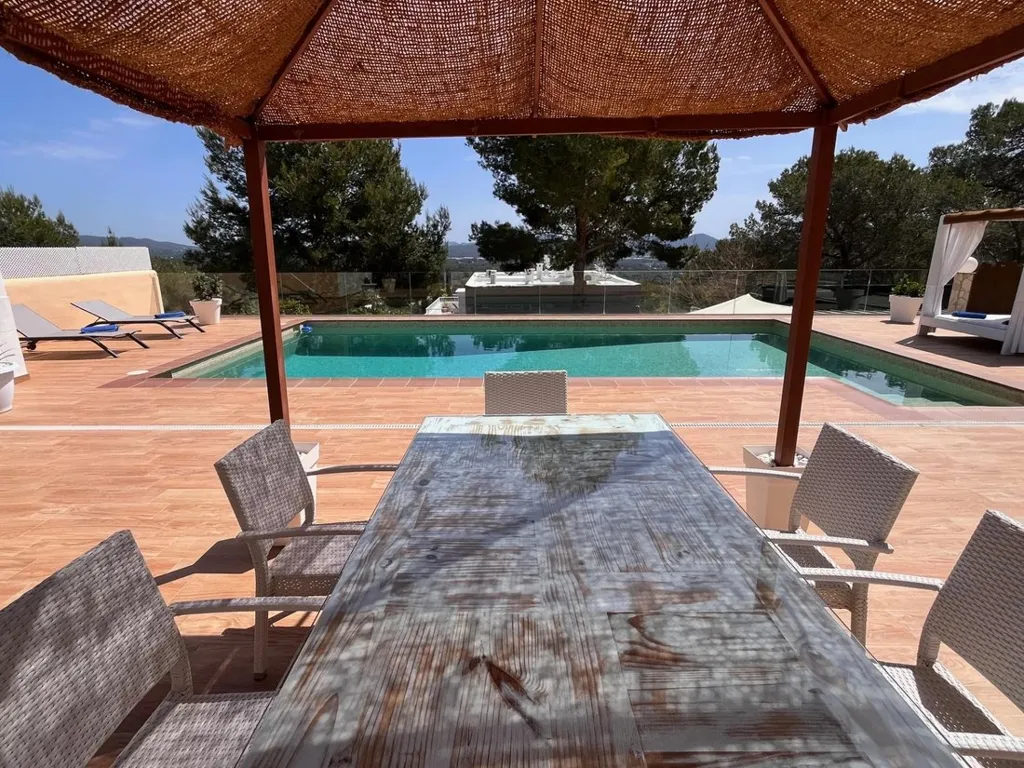 Bassein - 6 Bed Villa with Pool and Mountain View in San Rafael