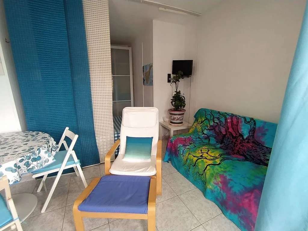 Elutuba - Studio with Pool on Melchor Luz Avenue