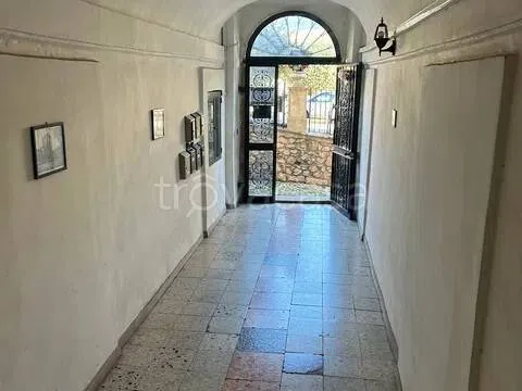 Esik - Central Apartment with Balcony in Roccagorga