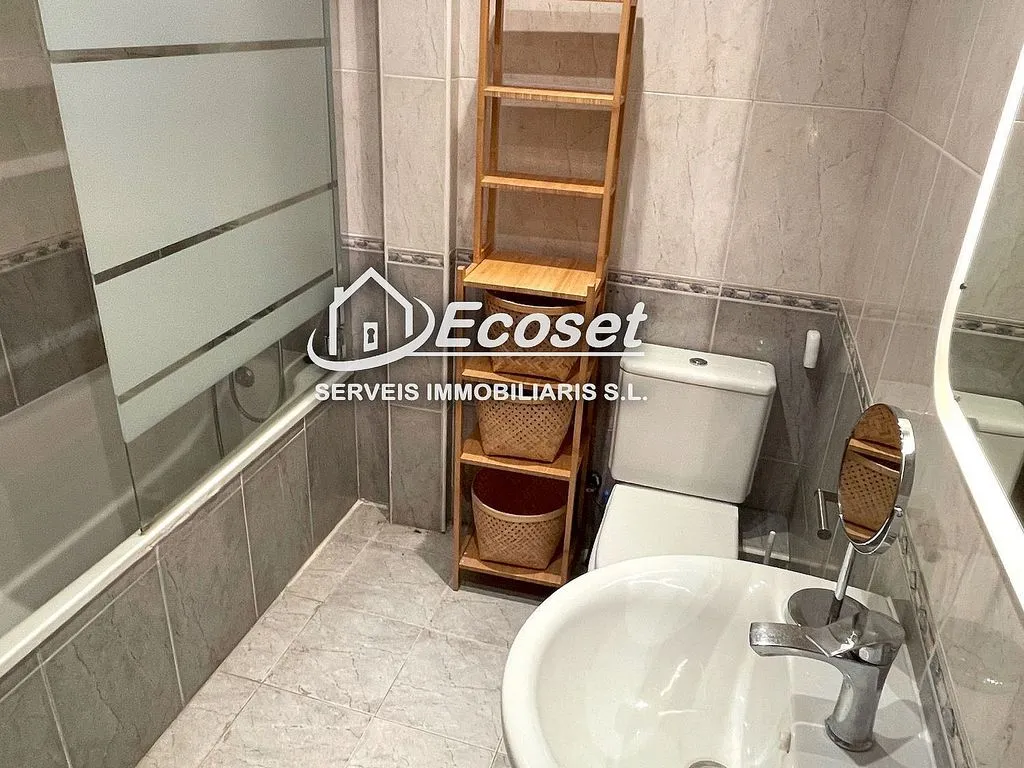 Bagni - Triplex with Central Heating in Vallirana Centre