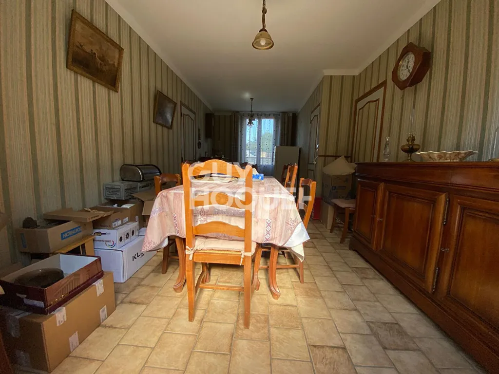 Sala da pranzo - Spacious House with Large Garden in Quiet Setting