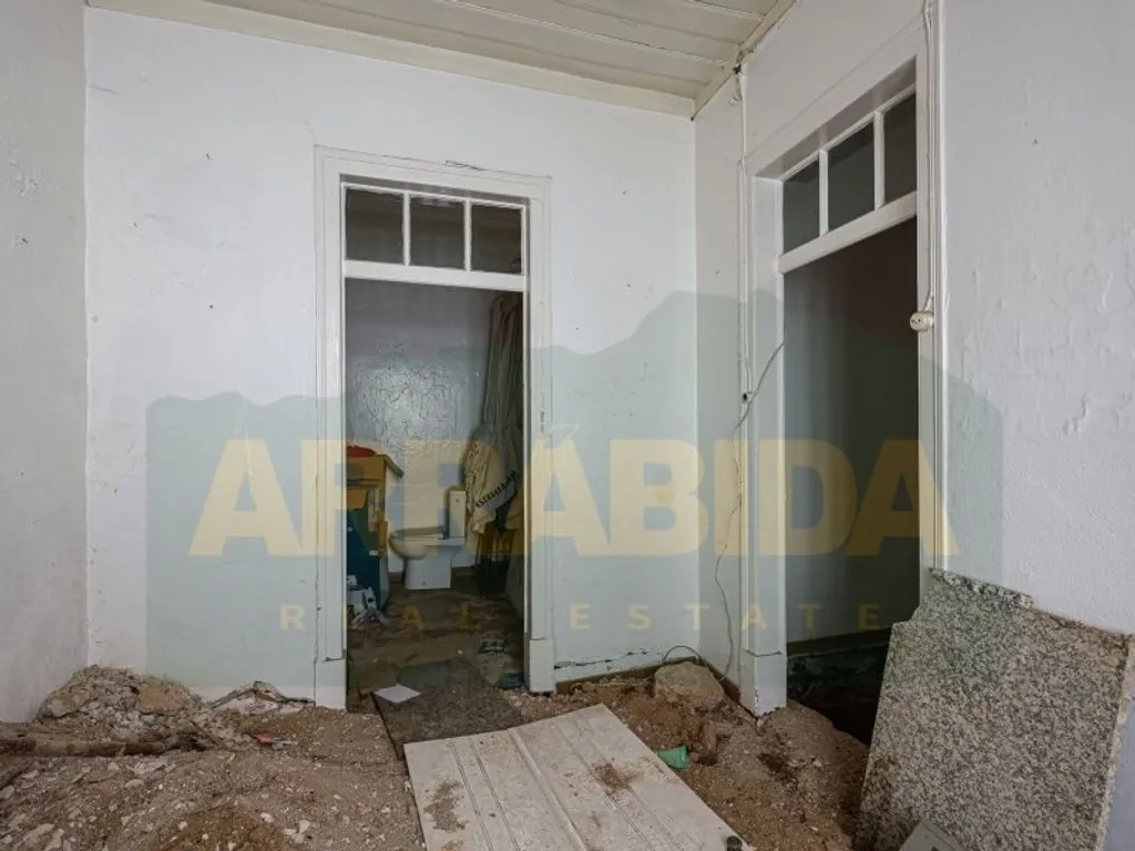 Pièces - Luxury Apartment Complex for Renovation in Sesimbra