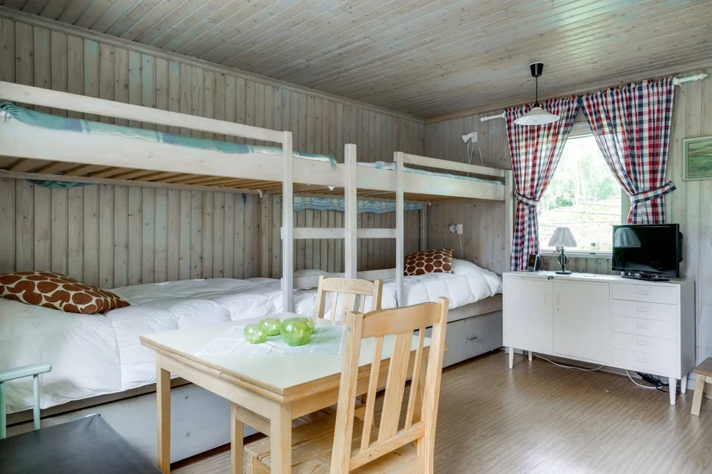 Magamistoad - Charming Cottage with Lake View in Örebro