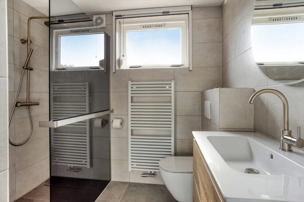 Salles de bain - Half-Vrijstaand House with Serre in Budel-Schoot