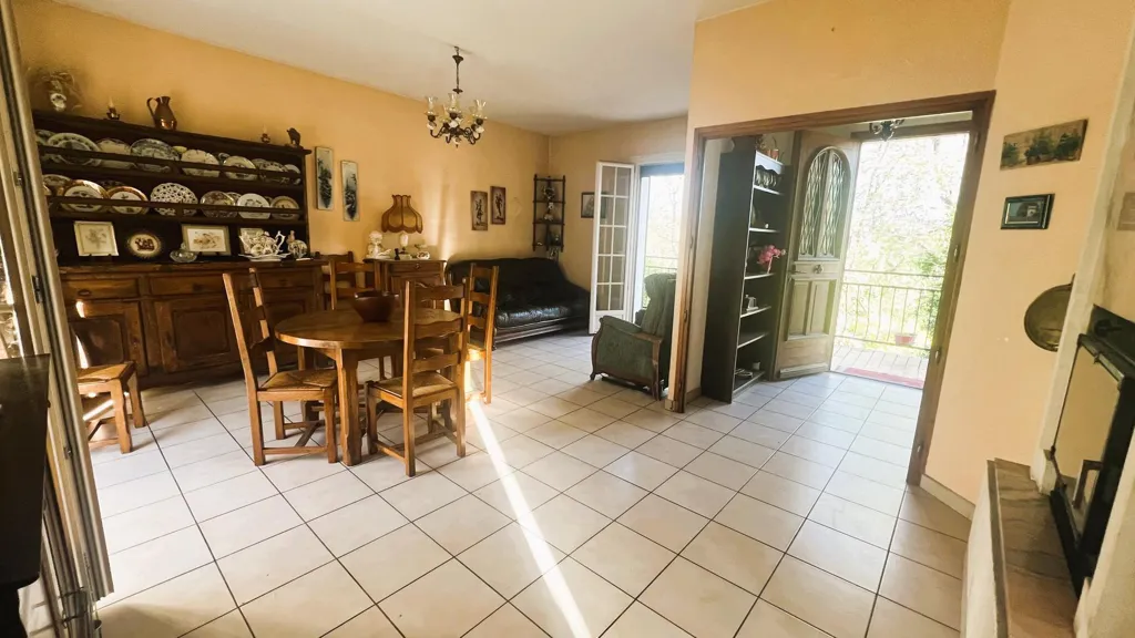 Salle à manger - Villa avec Panneaux Solaires à Dardilly