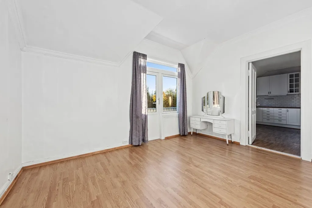 Toad - Mixed-Use Property with Business Units in Haslum