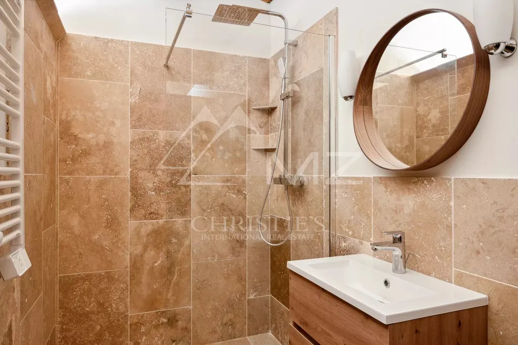 Bathrooms - Provencal Villa with Pool near Saint-Paul-de-Vence