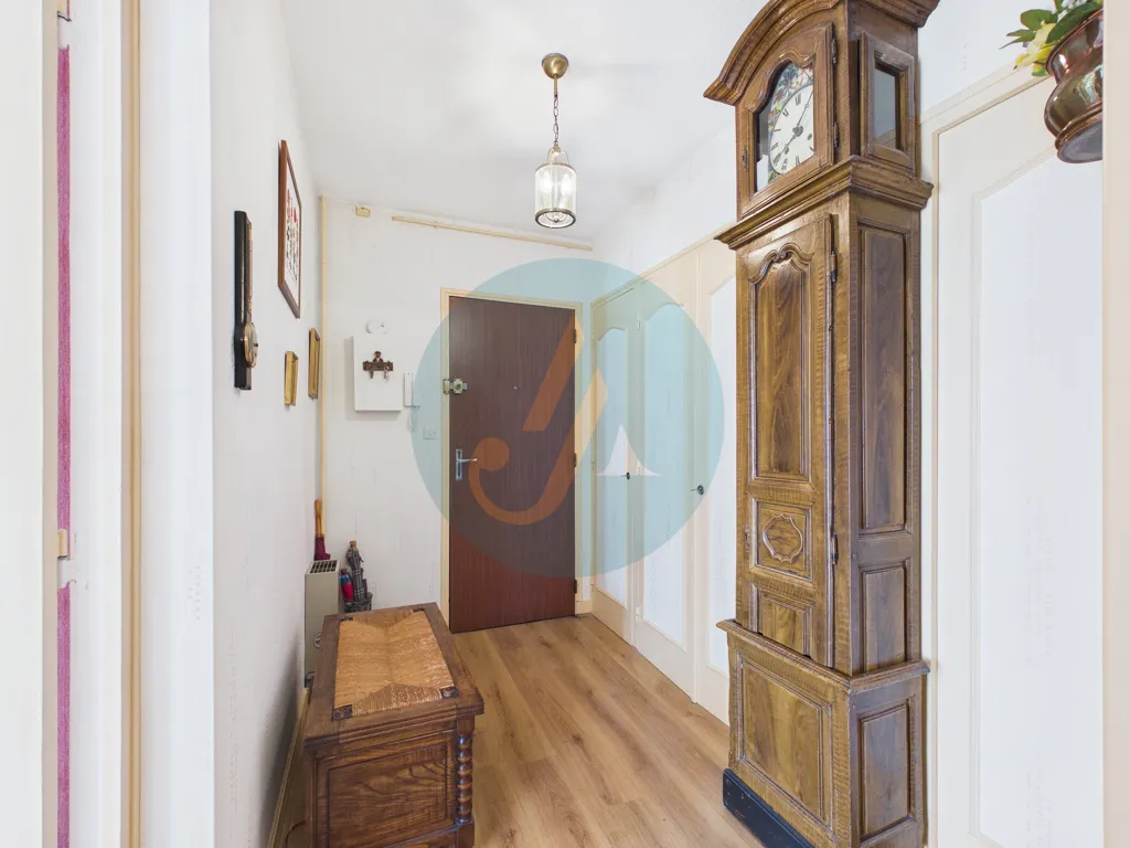 Esik - Bright T2 Apartment with Garage in Nevers