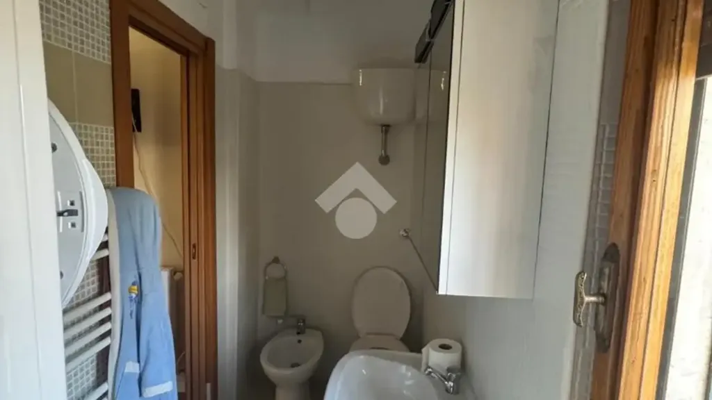 Salles de bain - Rear-Facing Apartment with Terrace in Avezzano
