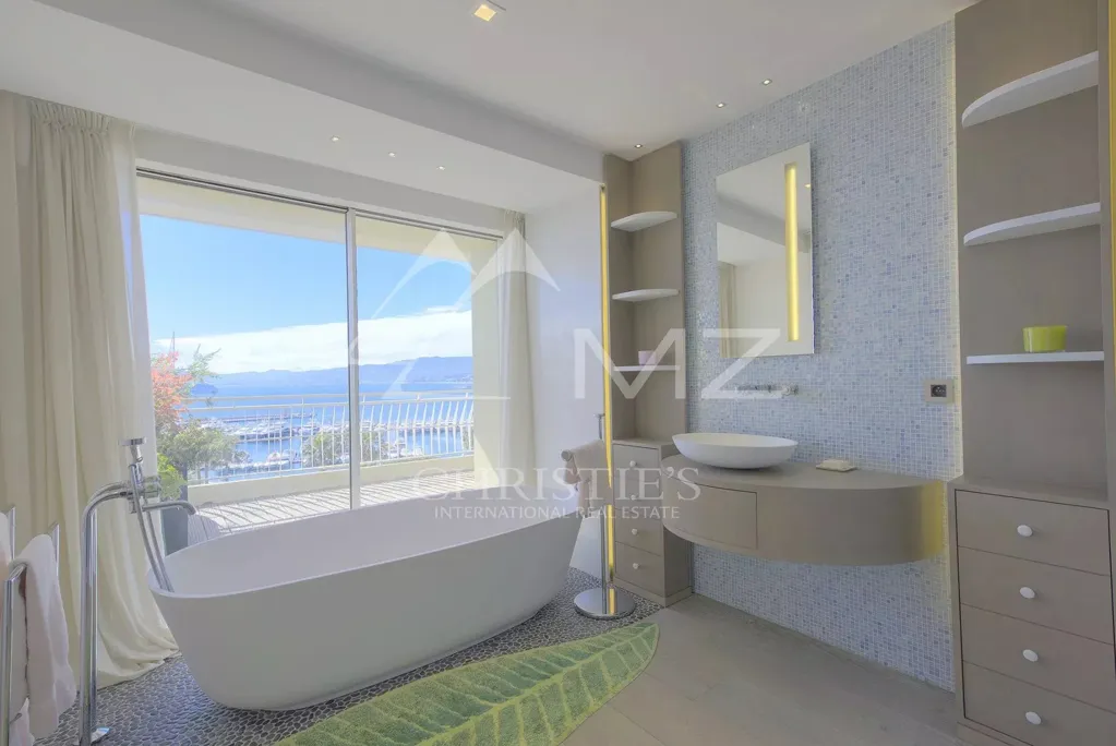 Salles de bain - Penthouse Unique avec Vue Panoramique sur la Croisette à Cannes