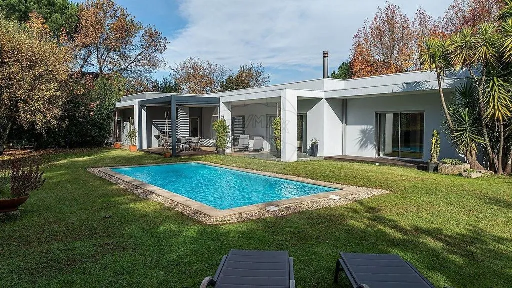 Bassein - Luxury Detached House with Pool in Vizela