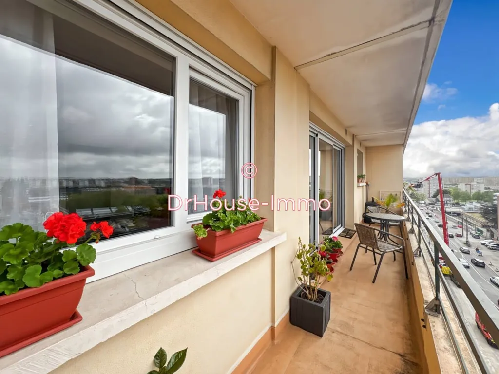 Rõdu - Bright 2-Bedroom Apartment with Balcony in Le Mans