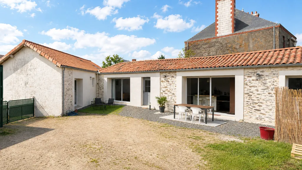 Jardin - Maison en Pierre avec Garage Indépendant en Centre-Ville