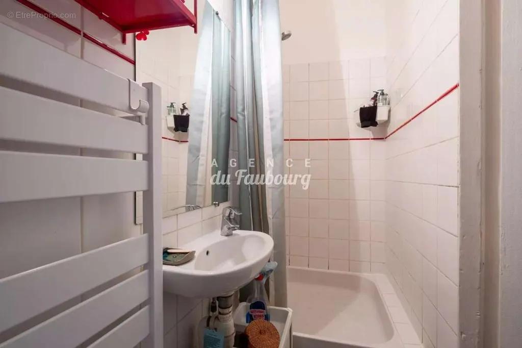 Salles de bain - Appartement Traversant Rue et Cour à Paris 13ème