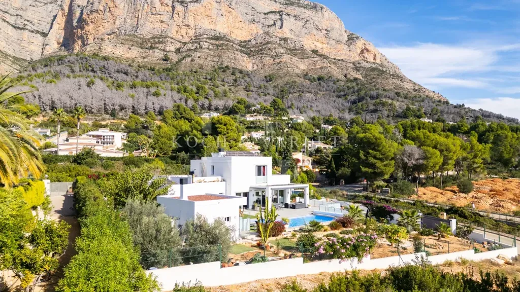 Välivaade - Modern Villa with Mountain View in Jávea