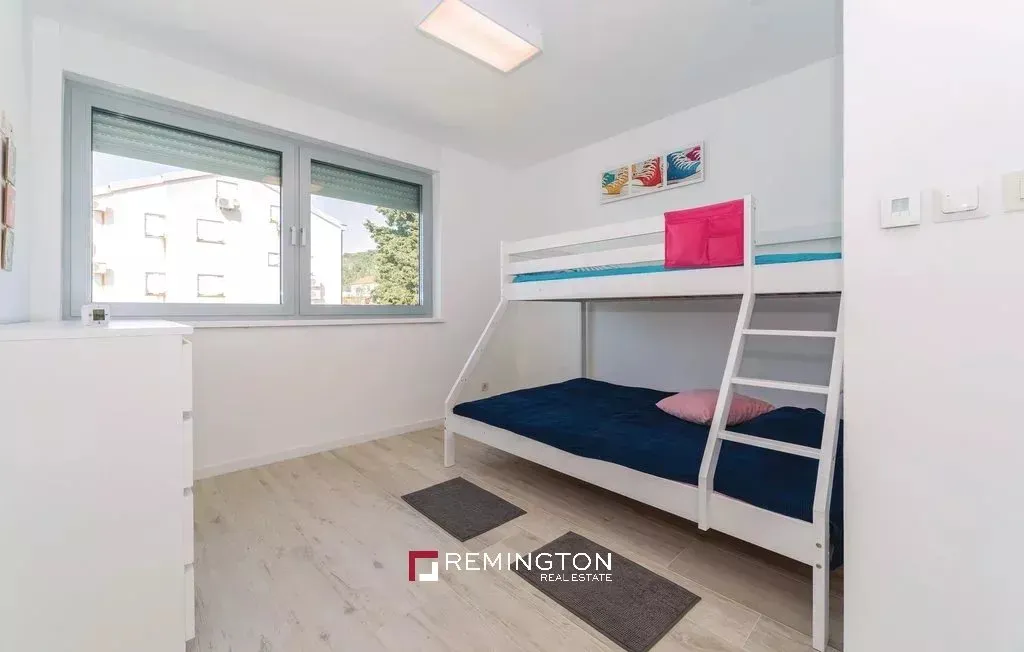Magamistoad - Waterfront Penthouse with Private Beach in Pag